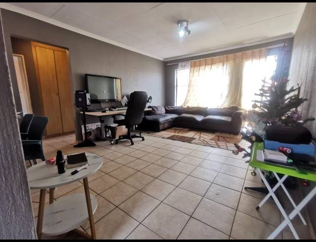 2 BEDROOM APARTMENT FOR SALE IN VORNA VALLEY